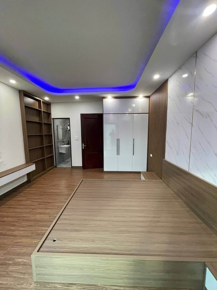 Bán gấp nhà mặt ngõ ô tô, kinh doanh tốt, ngay cạnh chợ Kẻ Vẽ – Đông Ngạc