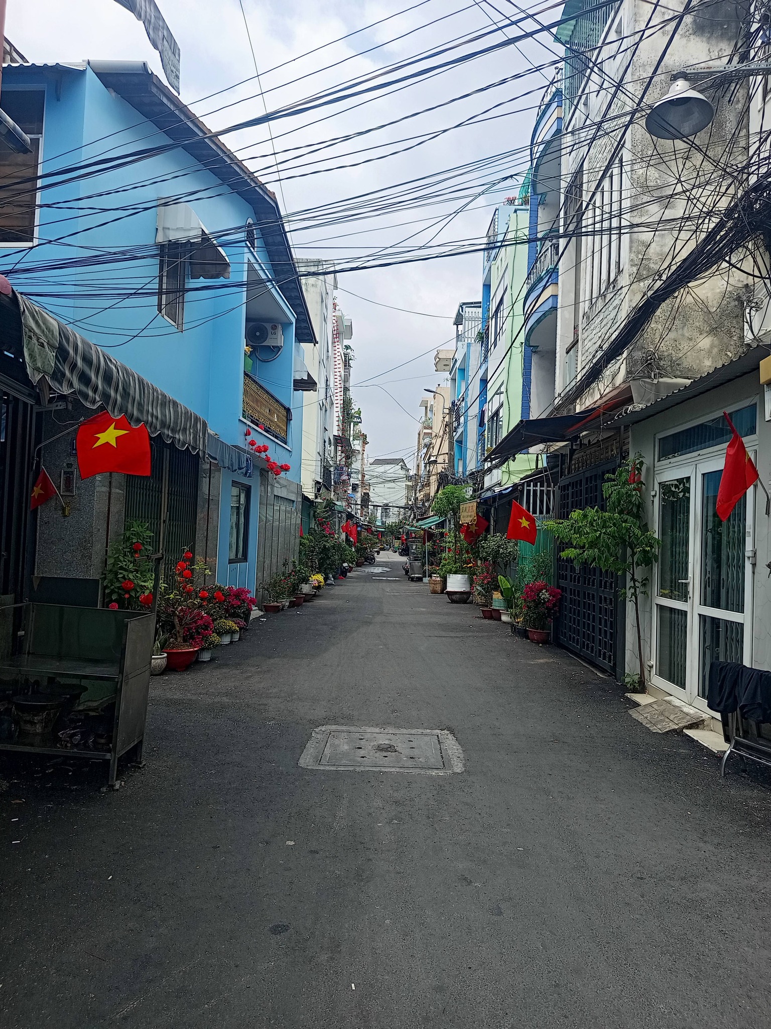 Bán nhà ngay Bình Tiên - Võ Văn Kiệt, Quận 6, xe hơi đậu cửa