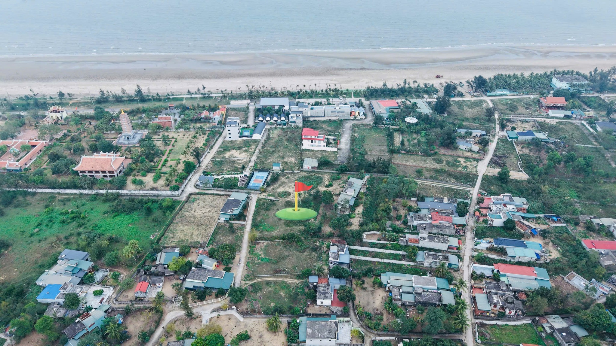 Gia đình cần bán lô đất biển tại thôn 6 xã Quảng Thái (nay là Quảng Bình), tỉnh Thanh Hóa, giá 7.0 triệu/m2