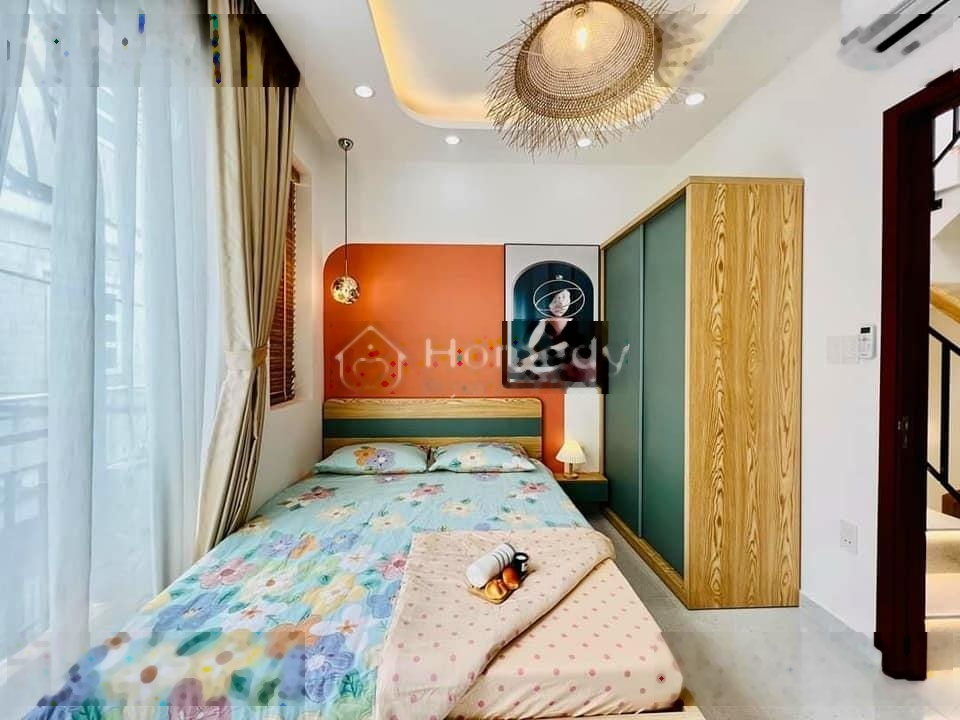 Bán nhà 4x10m, 2 tầng, 2pn, 2 toilet, 1 phòng thờ, Quận Bình Tân