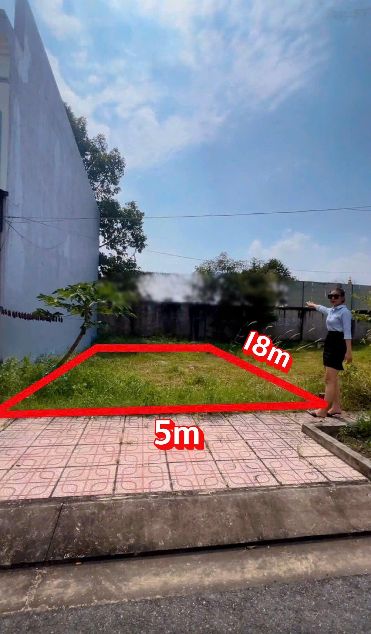 Chủ ngộp bank cần bán lô 90m2 giá 1 tỷ Đ. Hồ Văn Tắng xã Tân Phú Trung, full thổ. Sổ hồng riêng