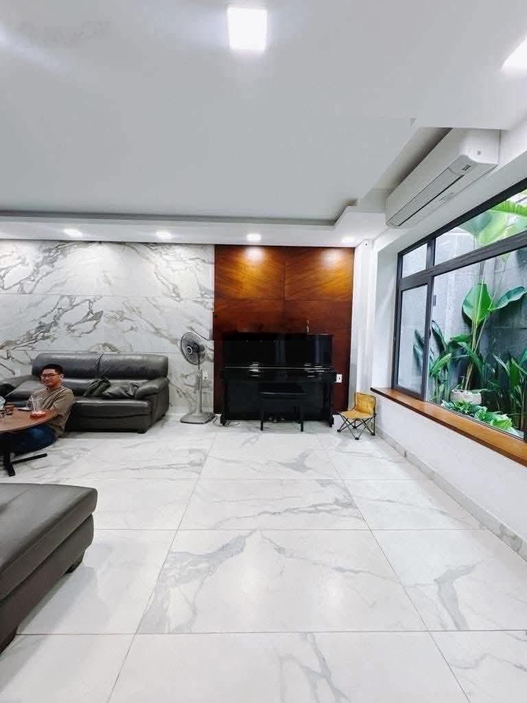 Nhà ngộp Thái Văn Lung-Quận 1 gần cầu Bà Son diện tích 72m2, giá 5tỷ1 còn TL nhẹ đang cho thuê 28tr