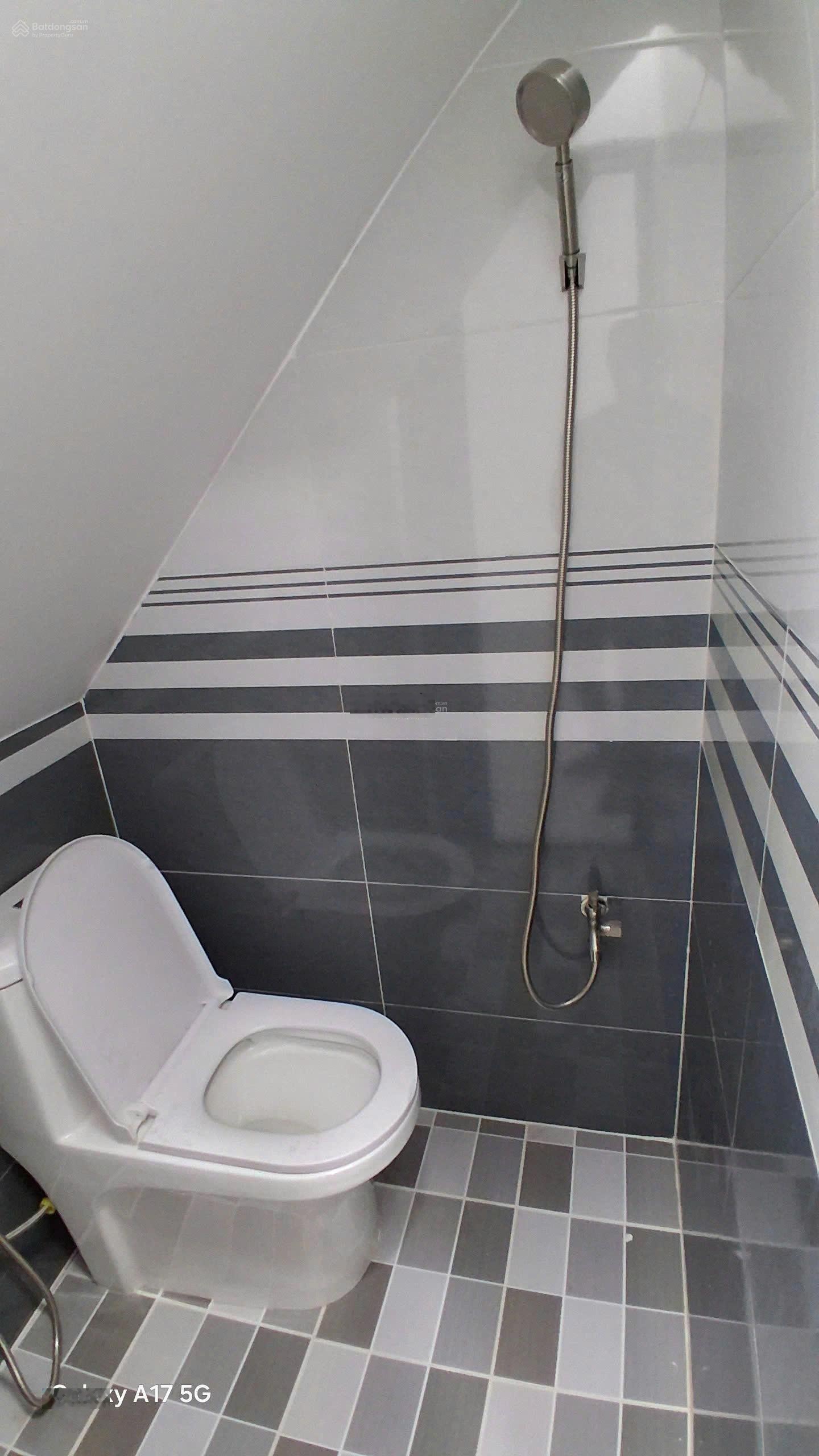 Bán nhà 3 tầng, gần Cầu Hậu Giang Q6 - DTSD 33m2 hoàn công đủ - nhỉnh 2 tỷ