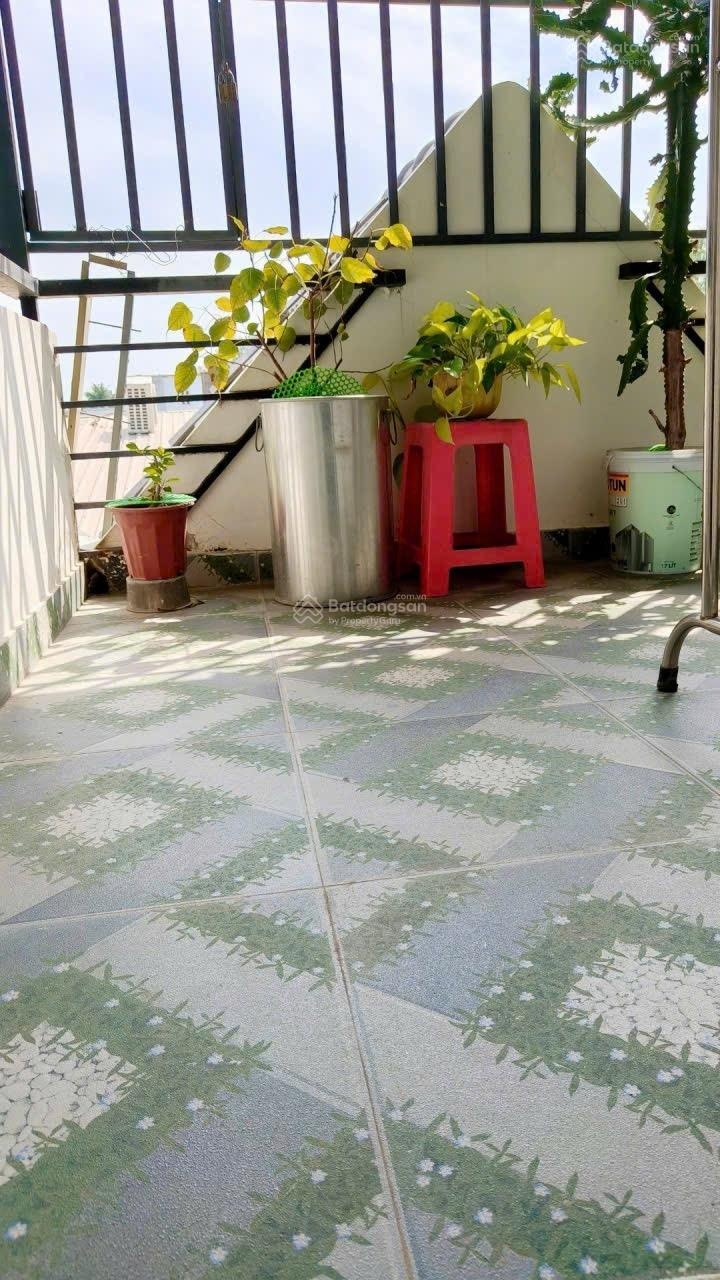 Bán nhà vi bằng hẻm 1716 đường HTP Nhà Bè, DT 3x7m. XD 1 trệt 2 lầu. TK 3PN 2WC. Giá 1tỷ239 bớt lộc