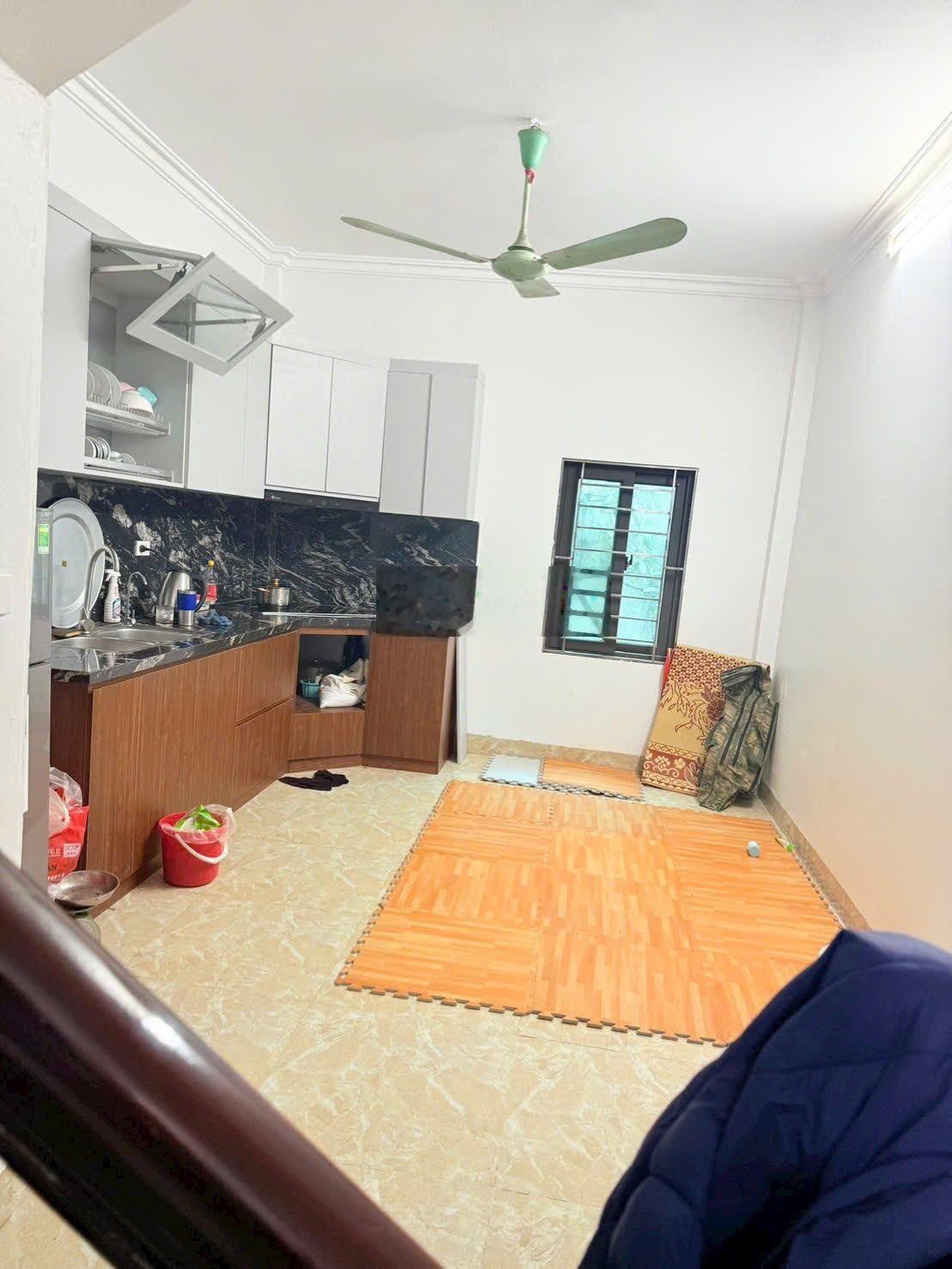 Cực hiếm/ phố Định Công Hạ: 42m2/ 4 tầng/ 4 phòng ngủ/ giá chỉ 2,99 tỷ. Oto đỗ cửa