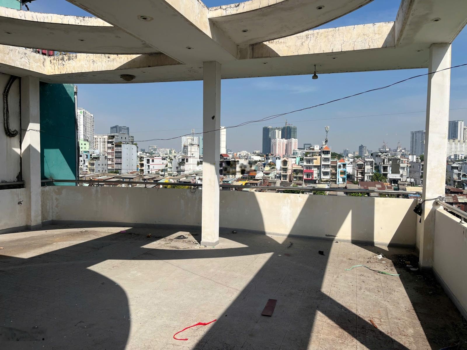 Cho thuê tòa nhà 7.5x50m mặt tiền trần xuân soạn tân hưng