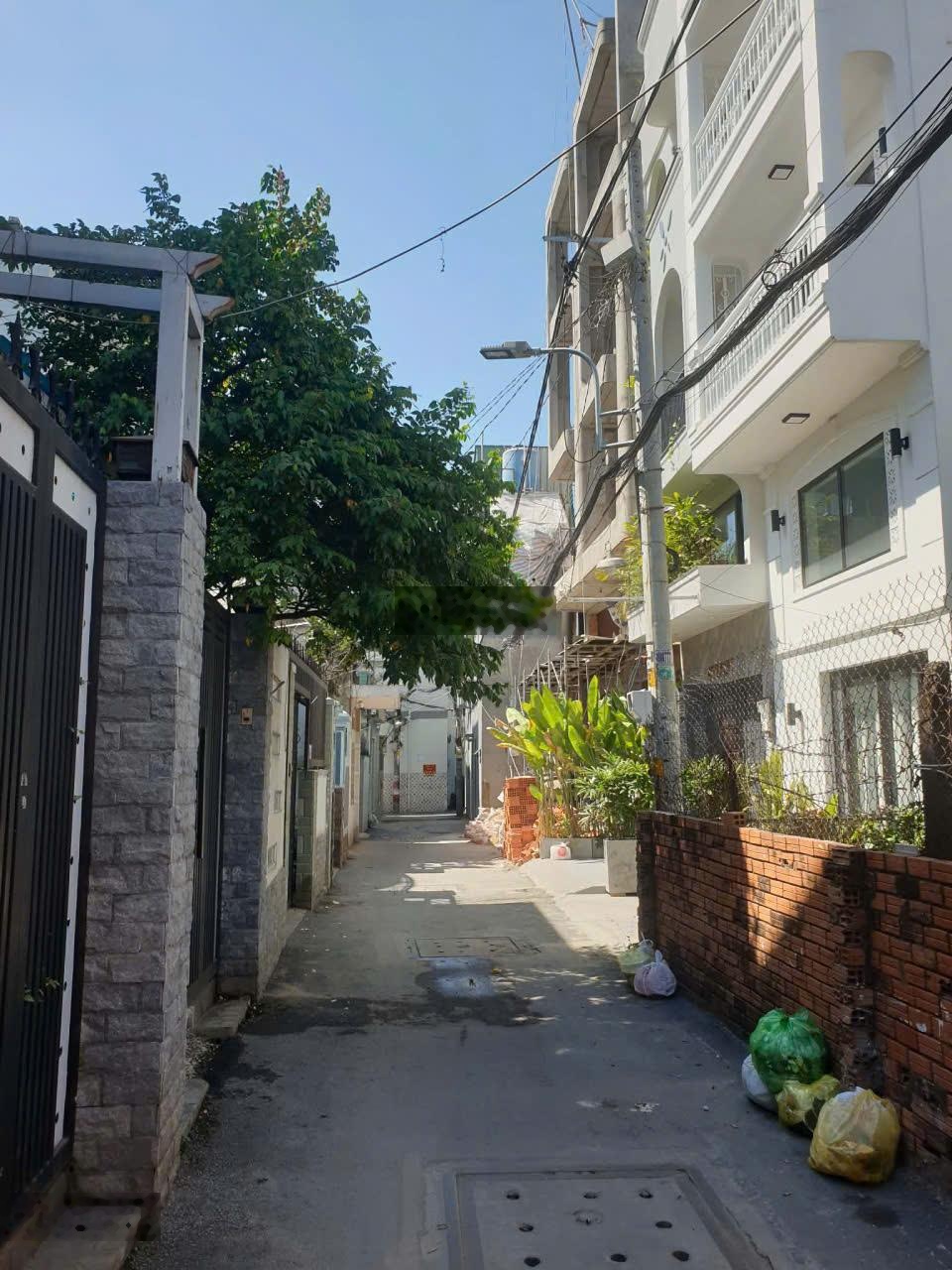 Nhà Gần Chợ Xóm Mới, 2 Mặt Hẻm Xe Hơi Vô Tới Cửa, Giá 4 tỷ 950 ,DT : 4 x 9m, Thống Nhất