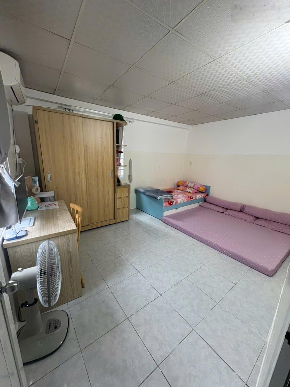 Bán gấp nhà phố hẻm 36 Phạm Hữu Lầu Q7. DTSD 57m2 3.5x4,5m 1 trệt 2 lầu 2PN, căn góc giá 1,79tỷ TL