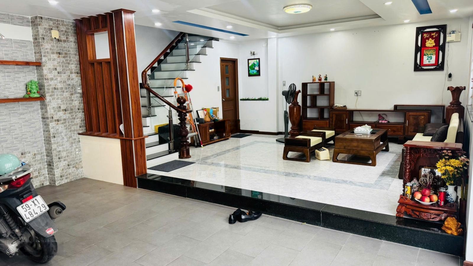 Nhà lửng 2 lầu sân thượng 3Pn, full nội thất, hẻm xe hơi gần Lotte