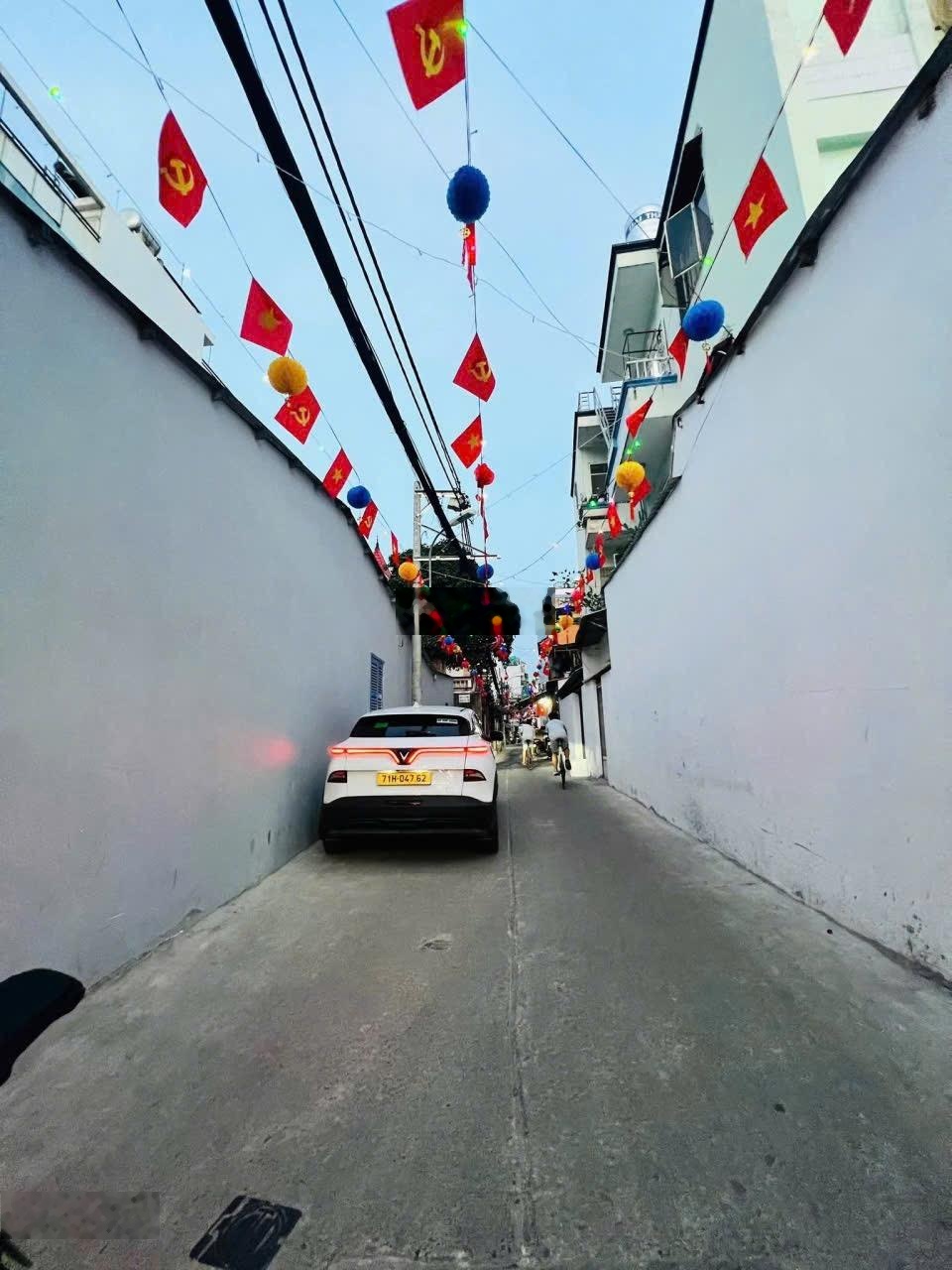 Bán nhà SHR Q7, căn góc 2 mặt hẻm HTP thông hẻm BVB, DT 4x7,TK 1 lầu Giá : 3ty790 TL,Hỗ trợ bank