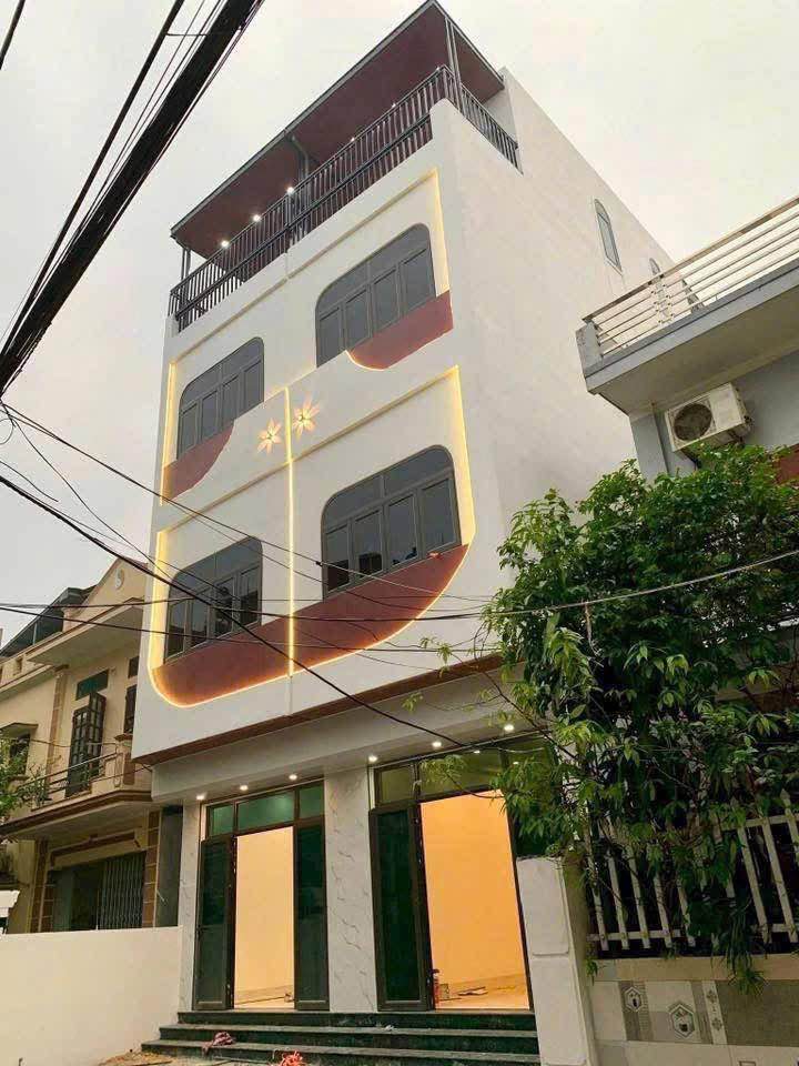 Bán nhà đẹp 4 tầng trung tâm phường Trần Hưng Đạo, ô tô đỗ cửa ngày đêm