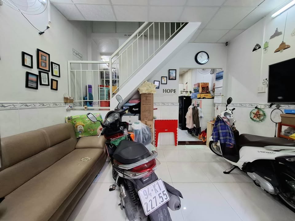 Bán nhà sát mặt tiền đường 3/2, Quận 11, diện tích 31m2, 2 tầng mới đẹp, giá chỉ 3,99 tỷ