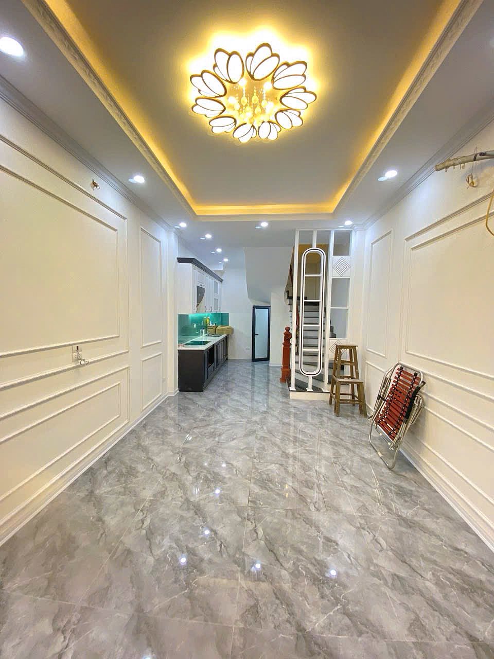 Bán nhà Trần Khát Chân, Hai Bà Trưng, 30m2, mặt tiền 3.4m, 5 tầng, giá 8 tỷ