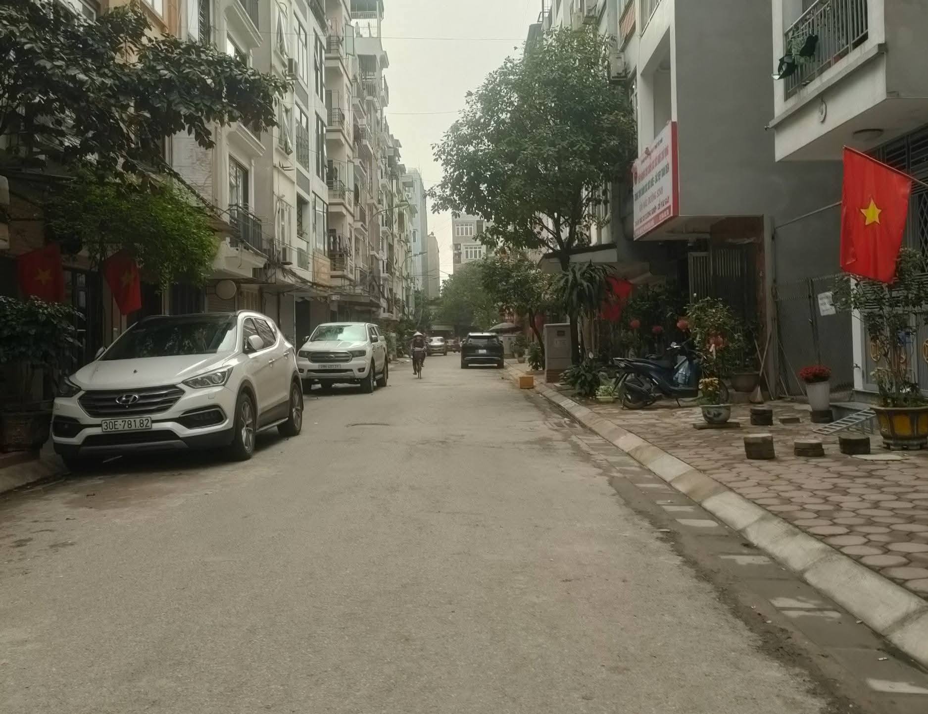 Bán nhà đẹp Phú Diễn, ô tô tránh, sát phố, kinh doanh đỉnh, 75m², nhỉnh 17 tỷ