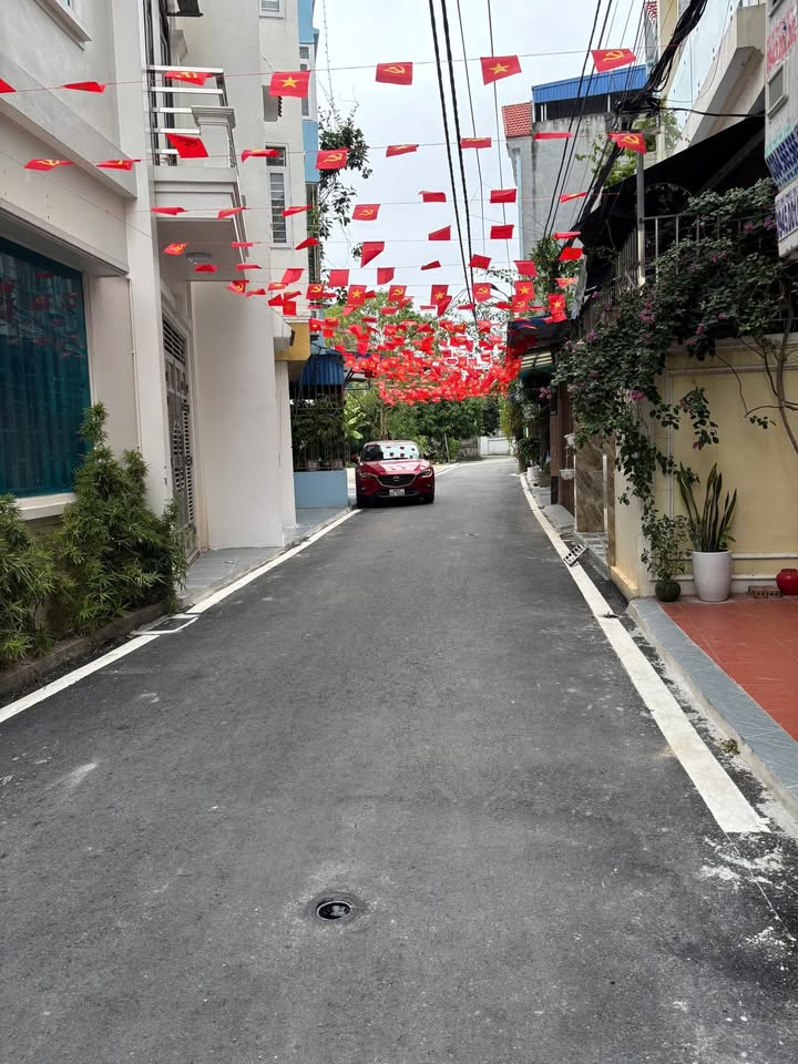 Bán nhà 3.5 tầng, hướng Tây Nam, vị trí đẹp mặt đường nhánh giữa trung tâm khu Bãi Vượt, phường Nam Định