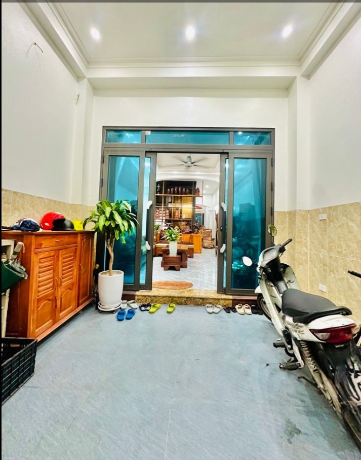 Bán nhà phố Giáp Bát 6 tầng thang máy, full nội thất, về ở ngay