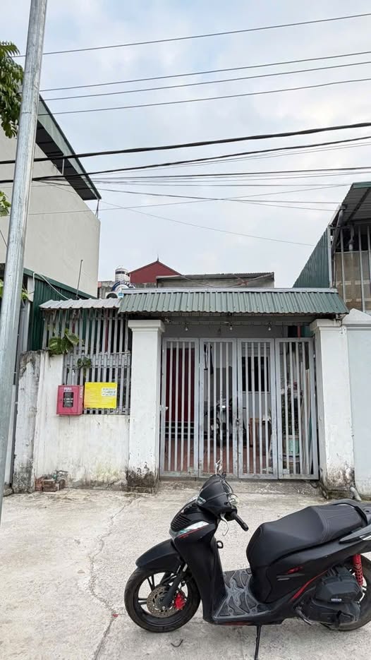 Bán nhà cấp 4 tại Tranh Khúc, Duyên Hà, Thanh Trì, 90m2, ngõ ô tô, chỉ nhỉnh 6 tỷ