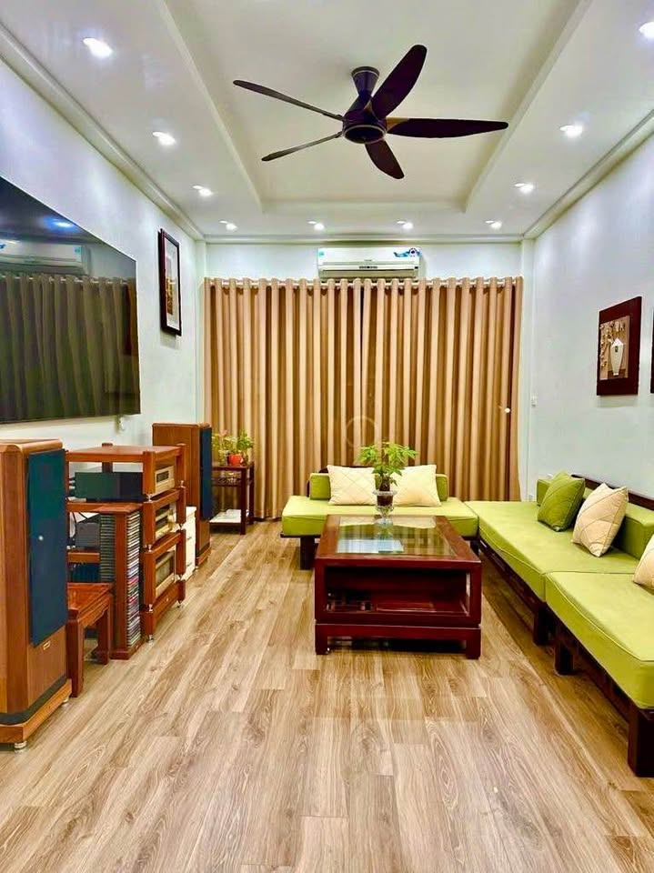 Bán nhà Ba Đình, đi bộ thăm Lăng Bác, mặt ngõ rộng, thông, ô tô đỗ cửa, vài bước ra phố Ngọc Hà, giá 18 tỷ