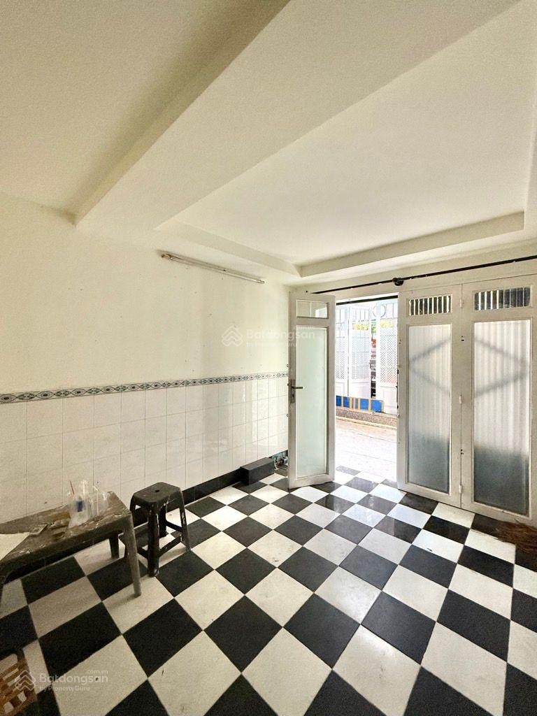 Trung tâm q.10 ngay vòng xoay lý thái tổ, 4 tầng 3pn 4wc, dtsd 80m sổ nở hậu nhẹ. nhỉnh nhẹ 4 tỷ