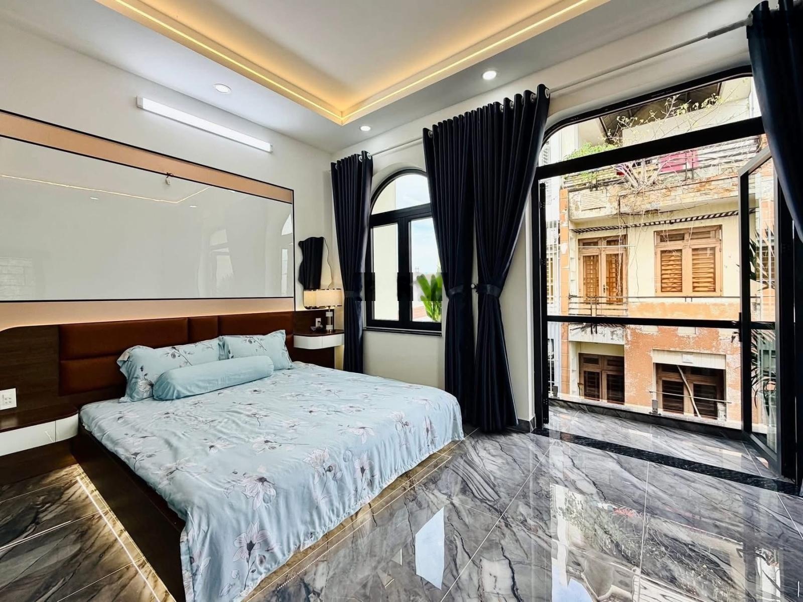 Cô Hà cần bán nhà Lý Tự Trọng-Bến Nghé-Q1, gần BV Nhi Đồng 2. Giá 5tỷ200/89m2 đang cho thuê 32triệu