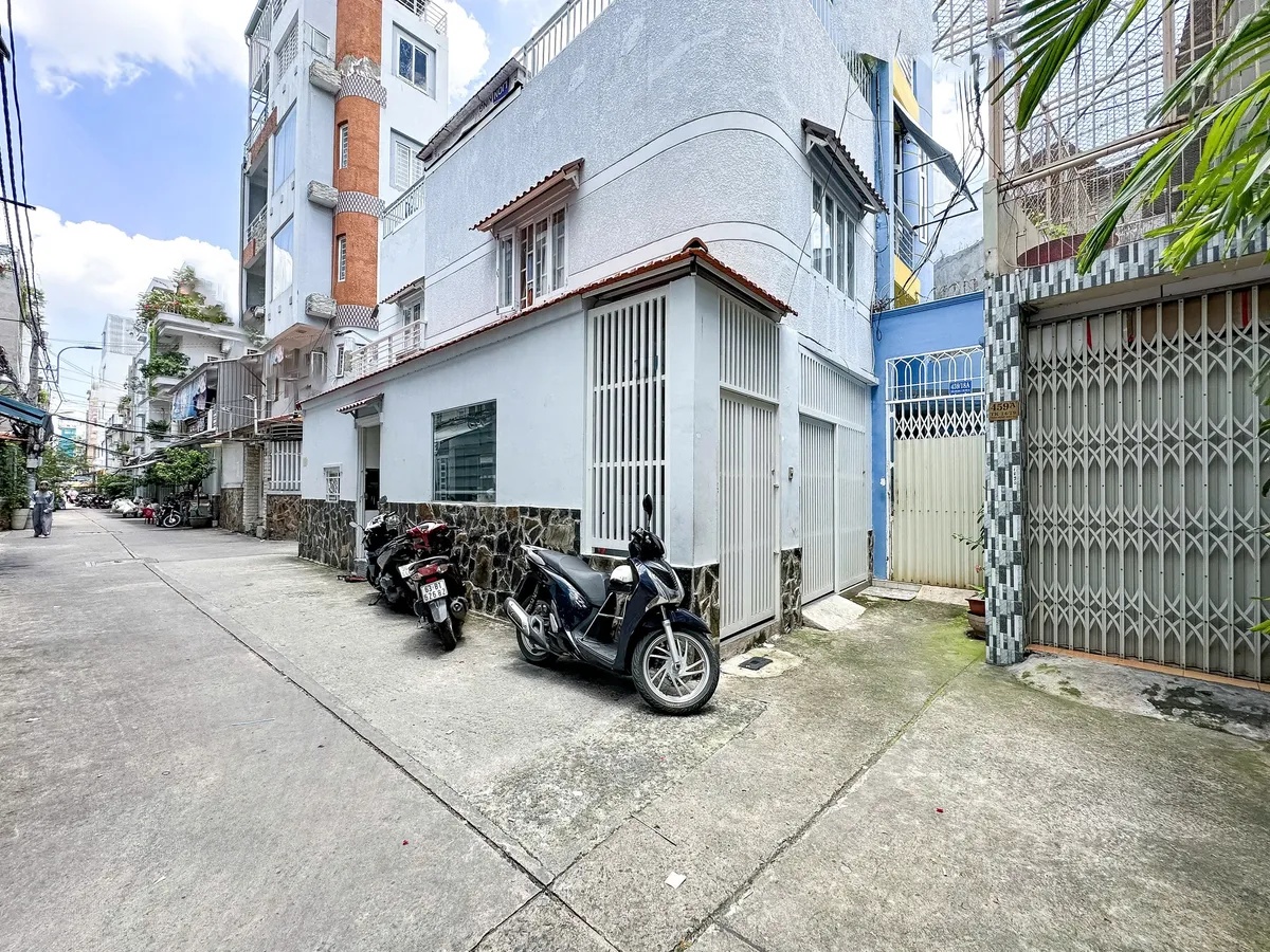 Bán nhanh nhà 2 tầng hẻm 6m vip phố Trần Hưng Đạo, quận 1, giá chỉ 8.5 tỷ