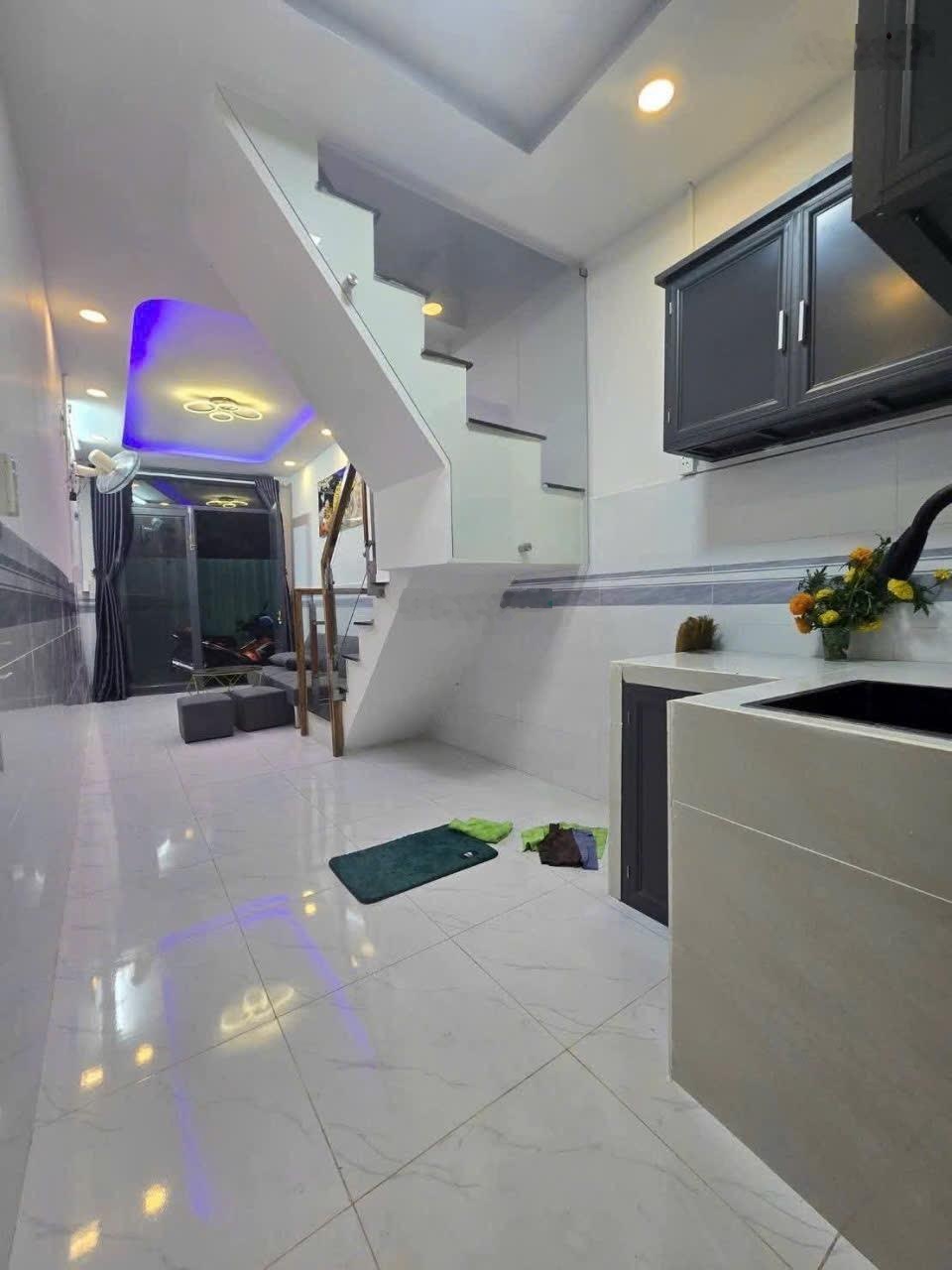 Bán nhà mới xây Đ Huỳnh Tấn phát P. Tân Mỹ Q7 DT: 2,4x10m: Kết cấu 1 trệt 2 lầu 2PN 2WC MB vi bằng