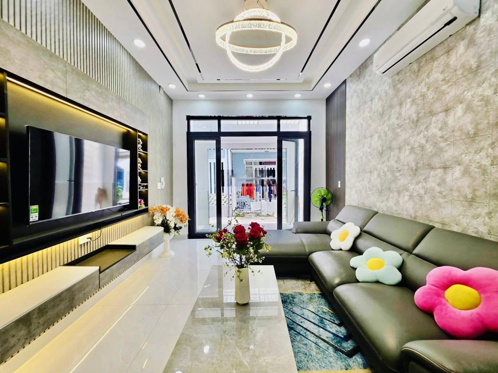 Chính chủ cần bán gấp ra căn Đề Thám, quận 1. Giá 5.5ty, sổ hổng riêng