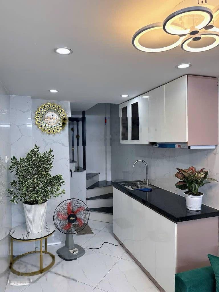 Nhà mới 5 tầng 15m quận hbt 3 phòng ngủ ngõ nông thông full nội thất ở ngay sổ đỏ chính chủ giá tốt