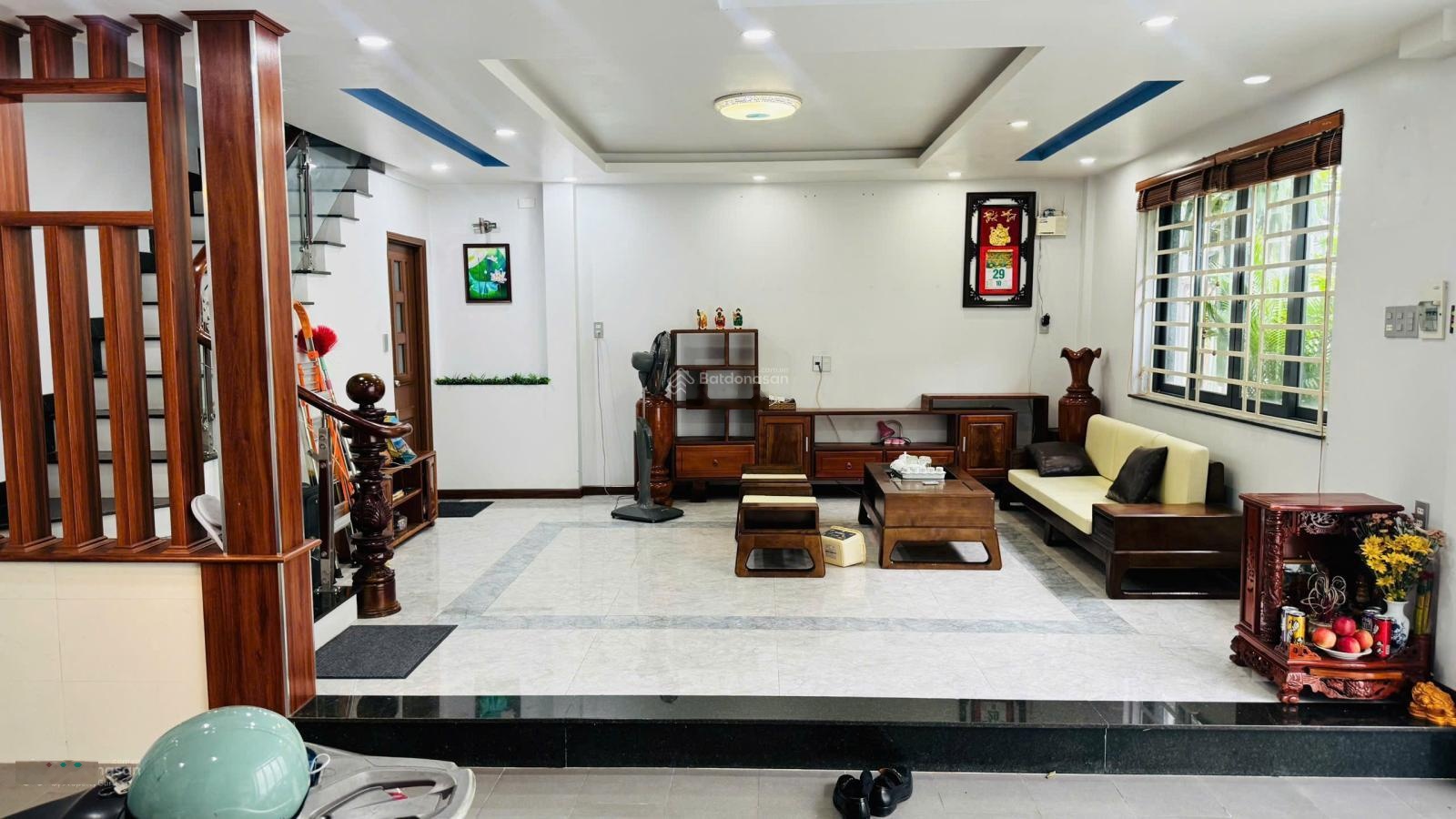 Nhà đẹp, 4 tầng hẻm xe hơi đường số 79 Tân Quy full nội thất gần đường lớn