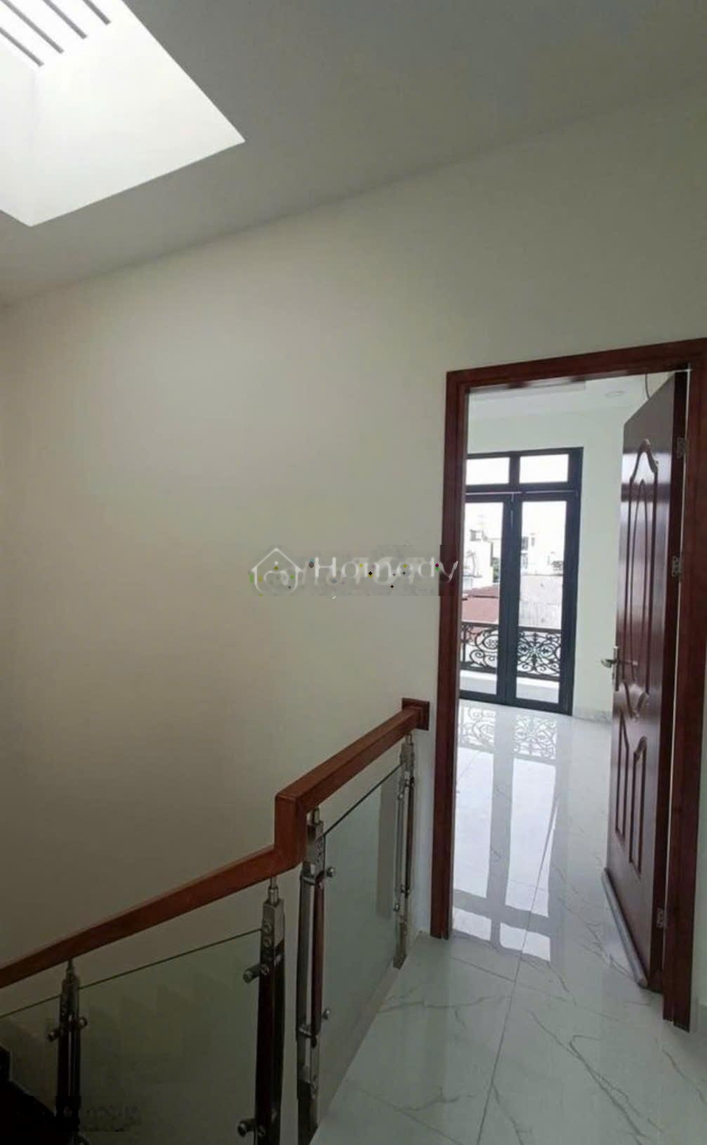 Bán gấp nhà Bùi Văn Ba Q7 giá 1,550 Tỷ/50m2 sổ hồng chính chủ. LH: 0776775324 a Vũ để đi xem nhà