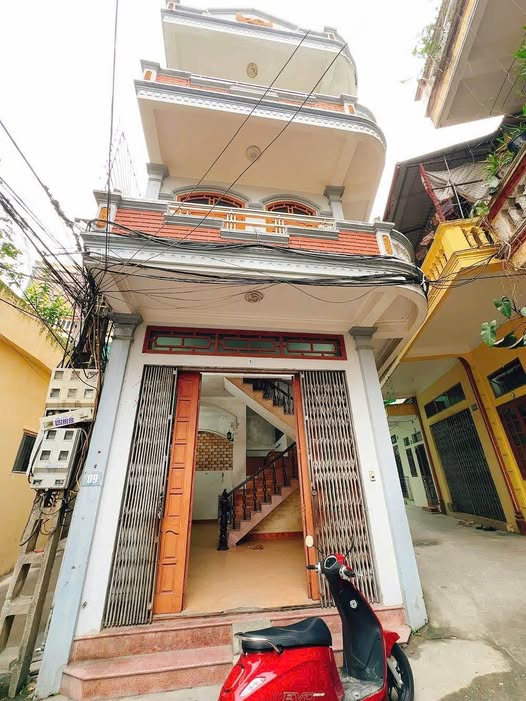 Bán nhà 3 tầng, lô góc 3 mặt tiền trung tâm phường Trần Hưng Đạo, thành phố Thái Bình cũ