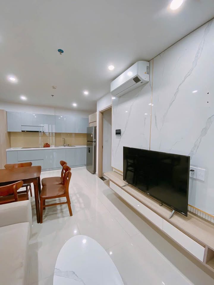 Bán căn hộ Nera Garden, full nội thất, view Vincom, tầng thấp, chỉ việc xách vali vào ở