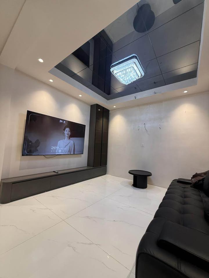 Bán nhà tập thể Chùa Láng, 2 phòng ngủ, đẹp full nội thất, giá cực tốt chỉ 4.18 tỷ