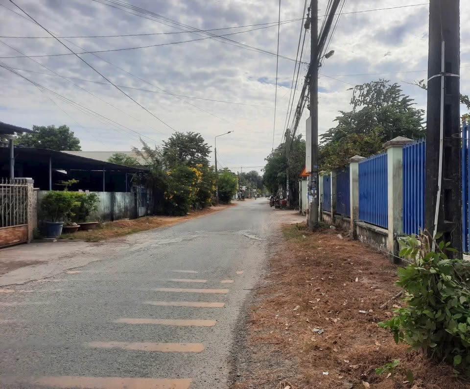 Chính chủ gửi bán đất mặt tiền đường Hương lộ 15, giá 3.4 tỷ