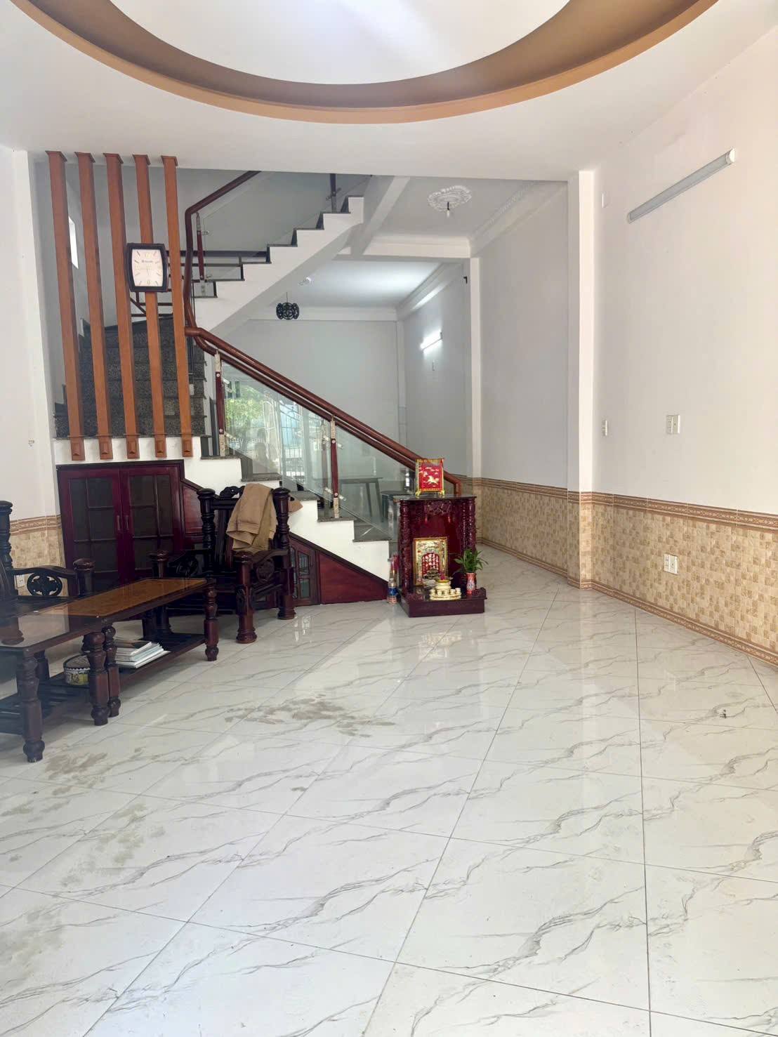 Bán nhà 3 tầng đẹp Hải châu, Đà Nẵng, 70m2, sát chợ Hoà Cường, đầy đủ nội thất, vào ở ngay