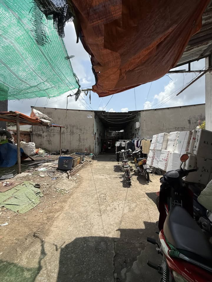 Bán đất sát mặt tiền Phan Văn Hớn, sát trục kinh doanh, giá 13 tỷ