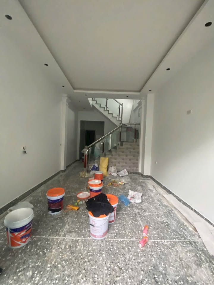 Bán nhà dân xây 3 tầng phường Đề Thám, Thái Bình, ngõ xe máy tránh nhau, lô góc