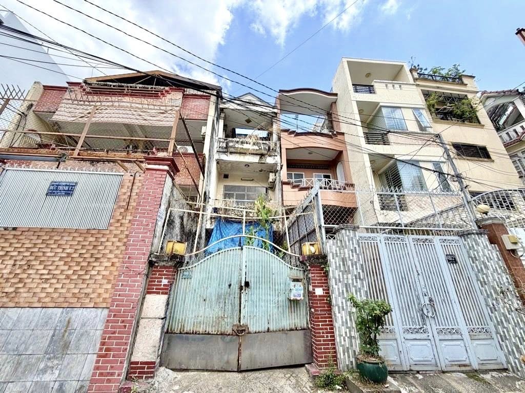 Bán đất tặng nhà 3 tầng, 84m2, nở hậu, hẻm 6m ngay ngã tư Phú Nhuận, giá 11.89 tỷ