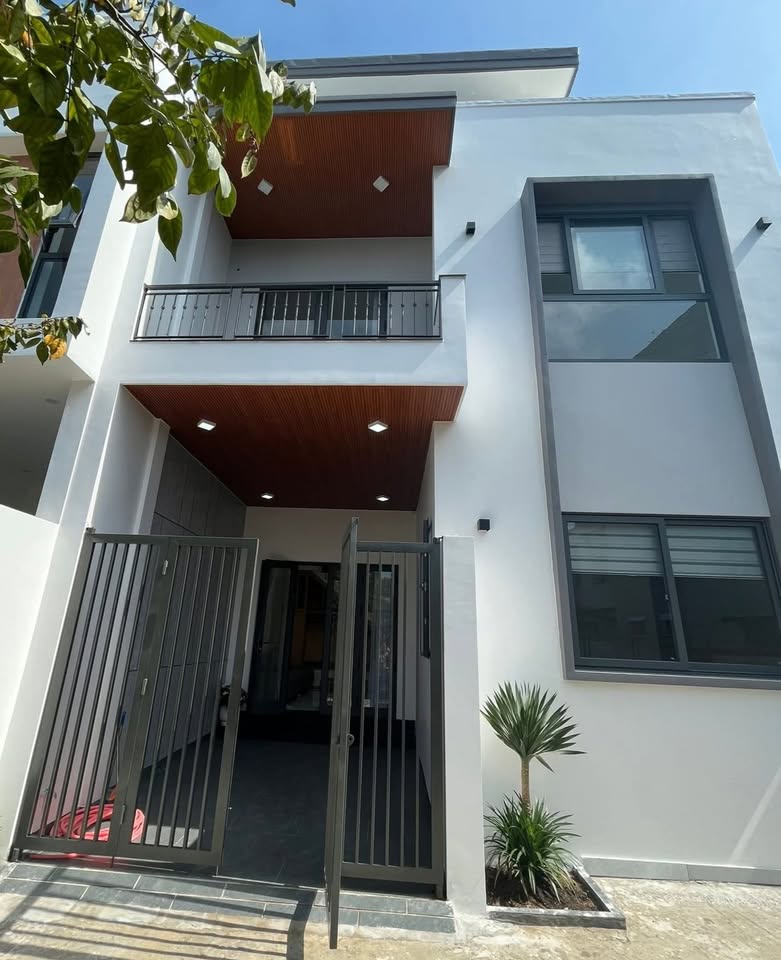 Bán nhà tại Xóm 5, Lại Thế, Phú Vang, diện tích 70m2, hướng Tây Nam, đường ô tô, giá 3.08 tỷ