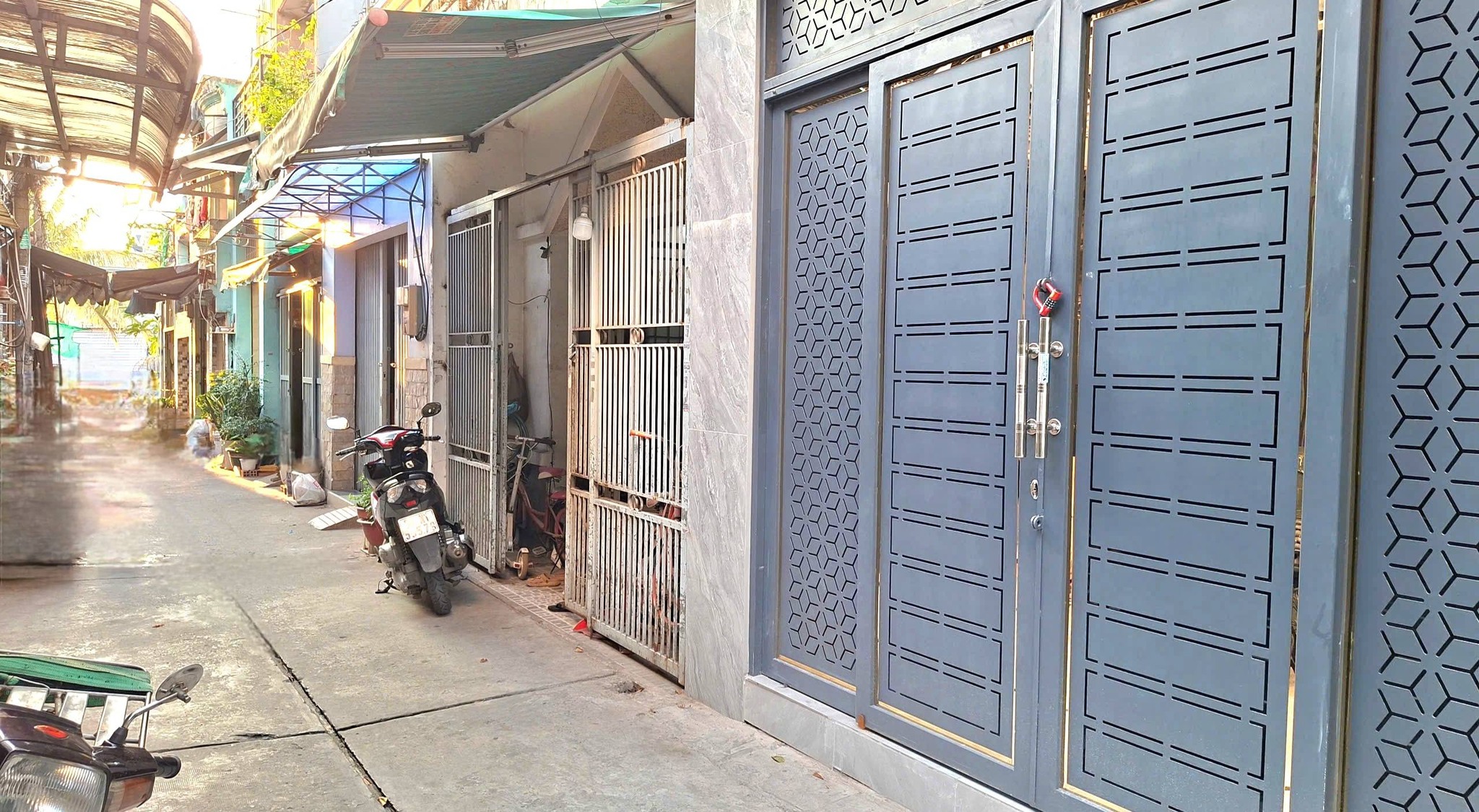 Bán nhà đẹp Bình Tân, hẻm xe hơi, diện tích 44m2, hơn 4 tỷ, full nội thất