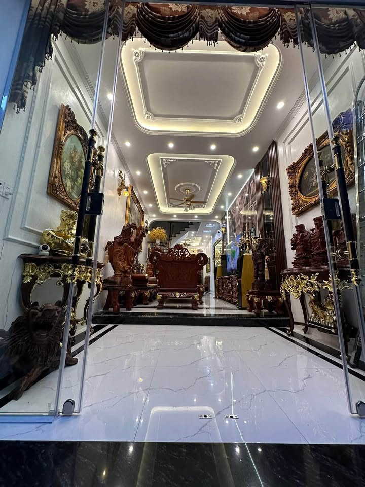 Bán nhà 3 tầng dân xây chắc chắn mặt đường khu Bãi Vượt - Nam Định