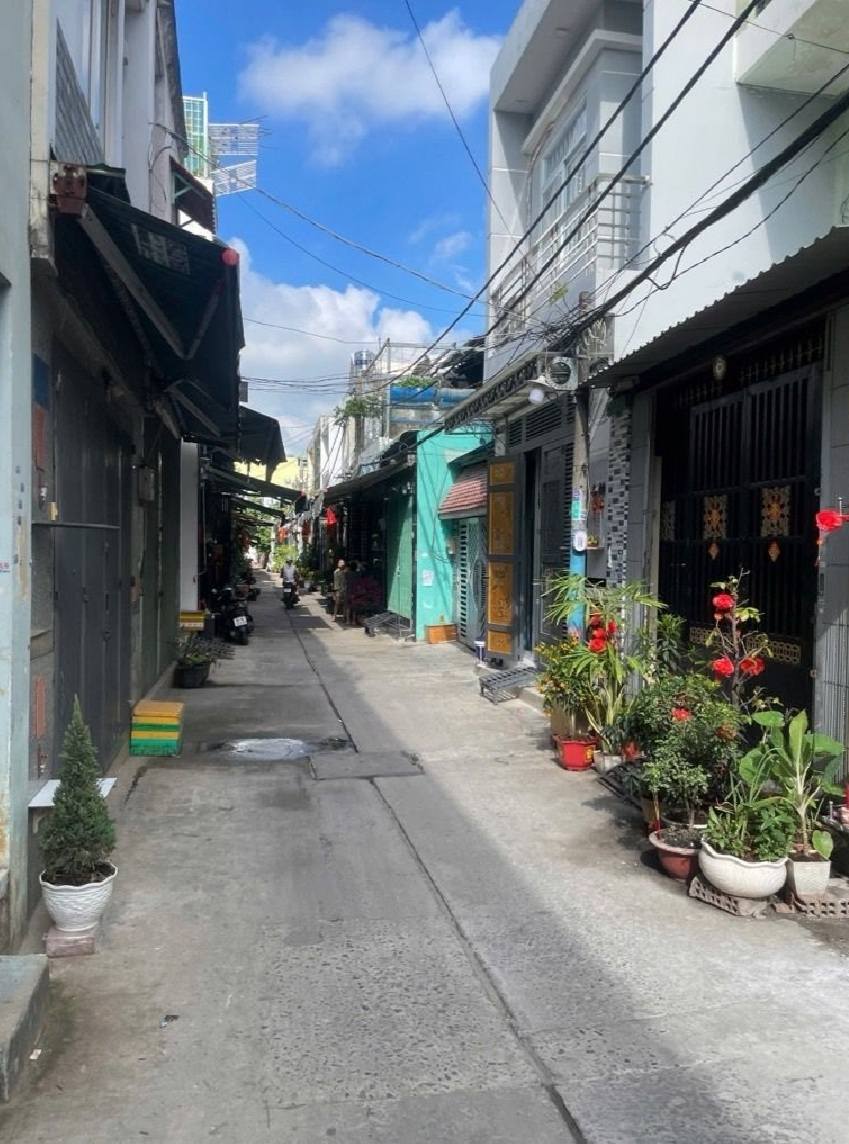 Bán nhà đẹp Lê Đình Cẩn, Bình Tân, 48m2, 1 trệt 2 lầu, 3 phòng ngủ, chỉ 4.x tỷ