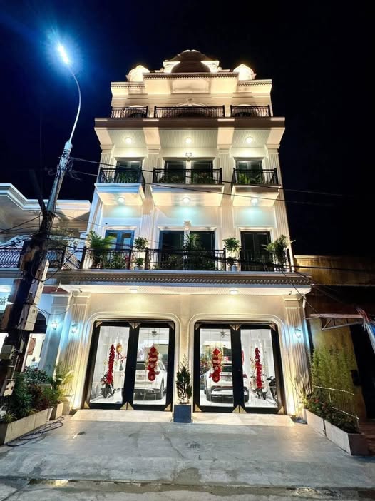 Bán đất tặng nhà 5 tầng Nguyễn Khánh Toàn, Cầu Giấy, diện tích 92m2, mặt tiền rộng 7,5m, giá 44 tỷ