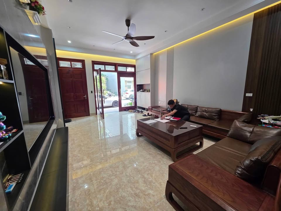 Bán căn nhà 4 tầng mặt bằng 3037, đường 2 của đường Hàng Cau, Đông Thọ