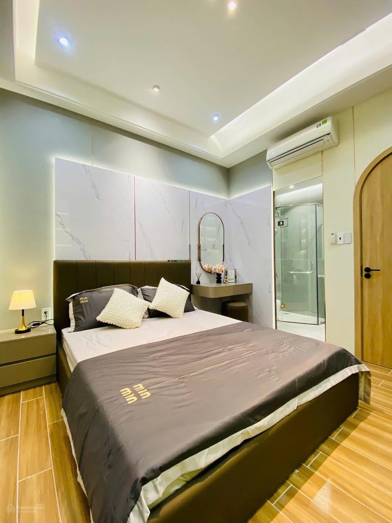 Nhà ngộp Nguyễn Phi Khanh - Quận 1.Giá 5Tỷ6/82.3m2 đang cho thuê 32 triệu. Gần chợ Tân Định