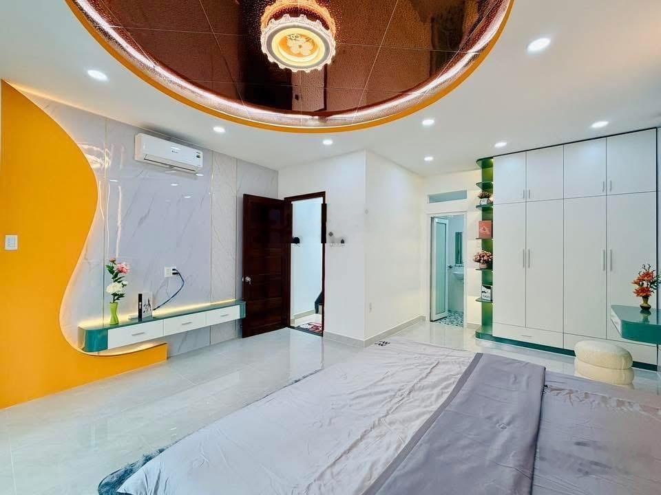 Cô 3 bán nhà Nguyễn Hữu Cầu, Q1, DT 70m2, giá 4,8 tỷ, đang thuê 33tr/tháng, gần CV Lê Văn Tám