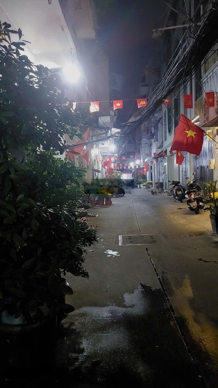 Bán Nhà Đẹp Trung Tâm Quận 1. -50m Ra Mặt Tiền Trần Hưng Đạo. -Hẻm Xe Hơi - Sau 5 Căn Ra Mặt Tiền.