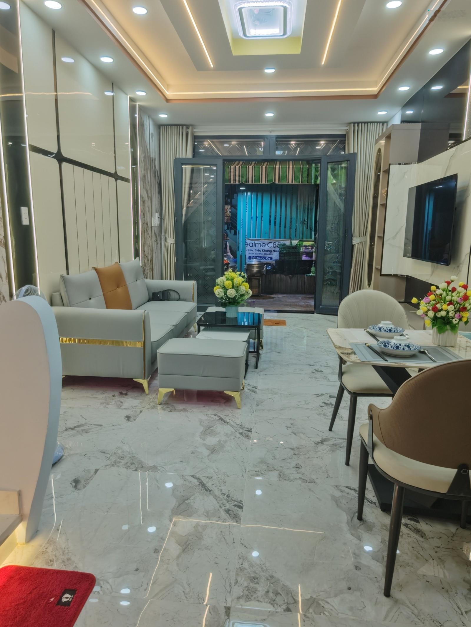 Nhà huỳnh văn nghệ xe hơi đổ cửa ful nội thất chỉ 4,99 tỷ