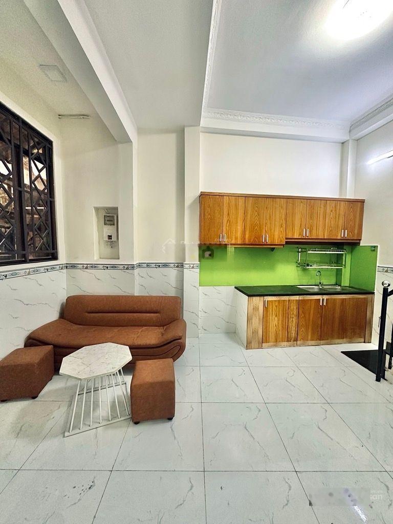 Nhà đường lê lợi, p3, gv dt: 30m2 kết cấu 3 tầng gồm 3pn giá: 3 tỷ 850