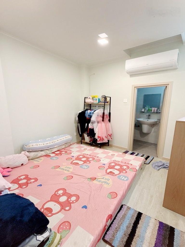 Nhà đường TÔ HIẾN THÀNH , hẻm ba gác thông tứ tung , gần ĐH Bách Khoa , tiện ích bao quanh .